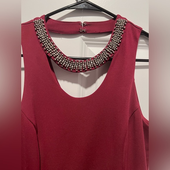 Cocktail dress with statement neckline - Picture 2 of 2